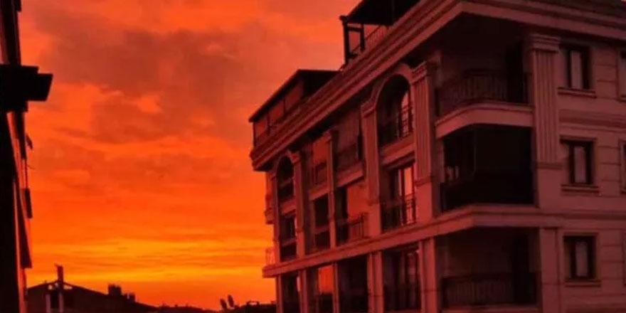 İstanbul'da gökyüzü kızıla boyandı