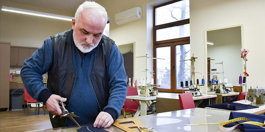 Darülaceze sakinlerinin gönüllü terzisi 'Aydın Baba'