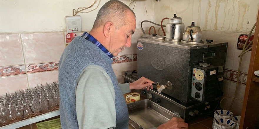 Bir zamanların belediye başkanı şimdinin çaycısı