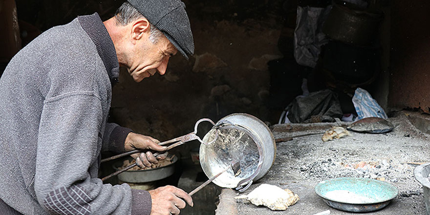 Adana'nın tarihi Kazancılar Çarşısı'nın zamana direnen ustaları