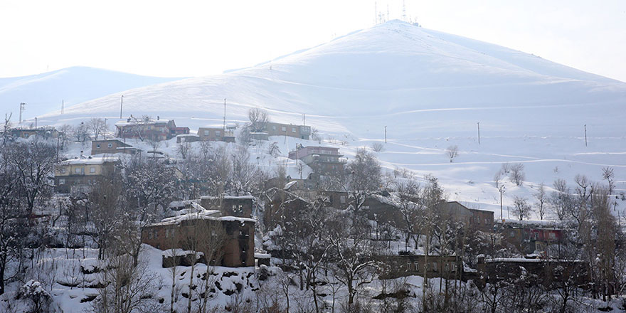 Bitlis'te çığ riski nedeniyle 40 ev boşaltıldı