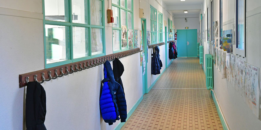 Fransa'da Müslümanlara ait okulun kapatılması tepki çekti