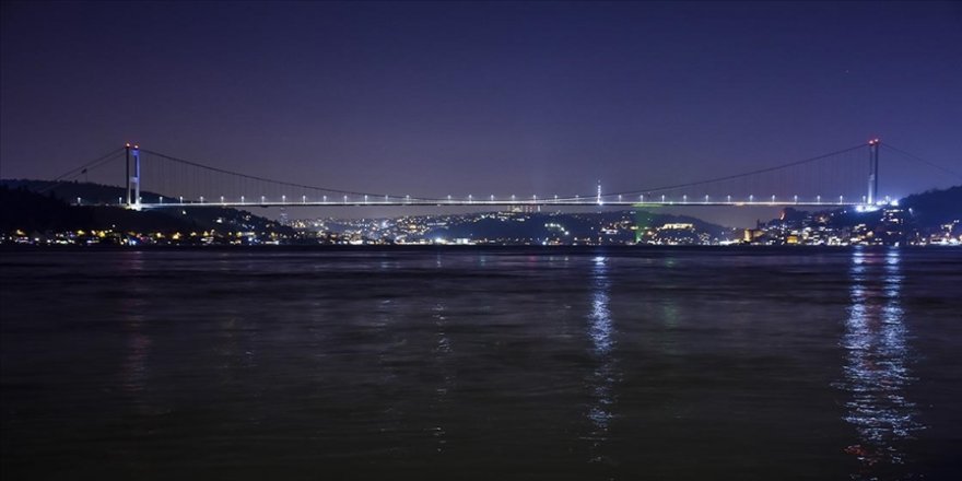 FSM Köprüsü 'Dünya Saati' etkinliği için 1 saatliğine karartıldı