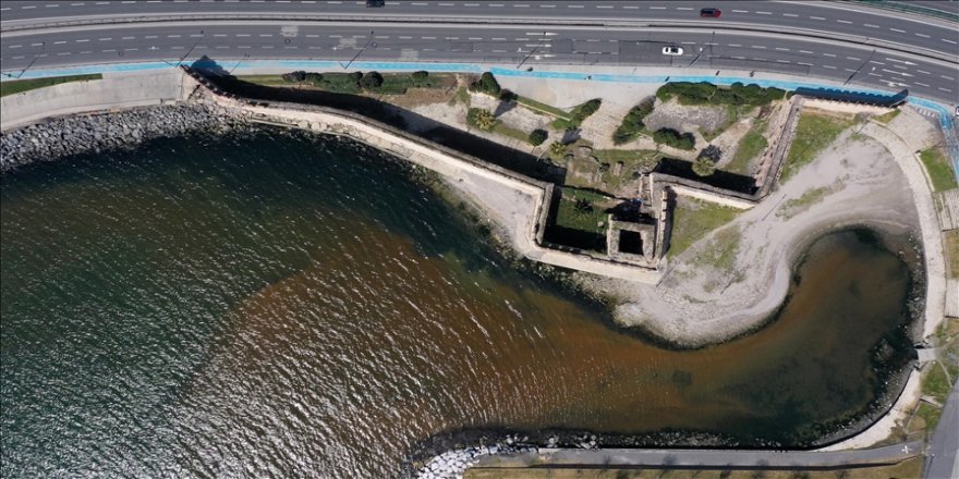 İstanbul'un bazı sahillerindeki kirlilik vatandaşları rahatsız ediyor