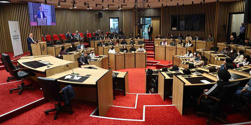 Bağcılar Belediyesinin "Yaşayan Fikirler Atölyesi" başladı