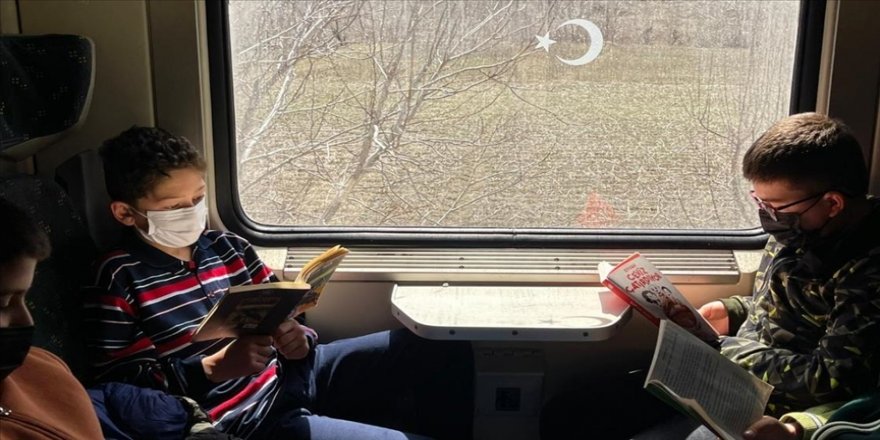 Fırat Ekspresi'nde kitap okuma etkinliği yapıldı