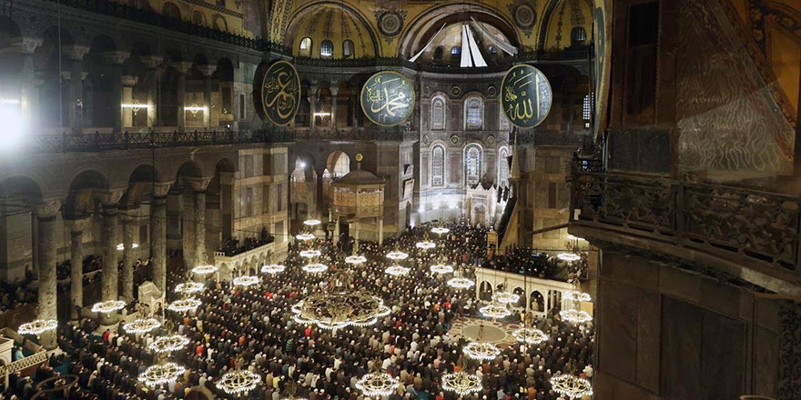 Gençler Ayasofya'da: Arkadaşlarınızın namaz kılmasına vesile olarak fetihler gerçekleştireceksiniz