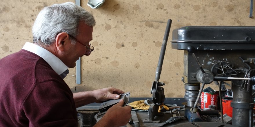 Trabzonlu Necati usta, 40 yıldır kara kilit imal ediyor