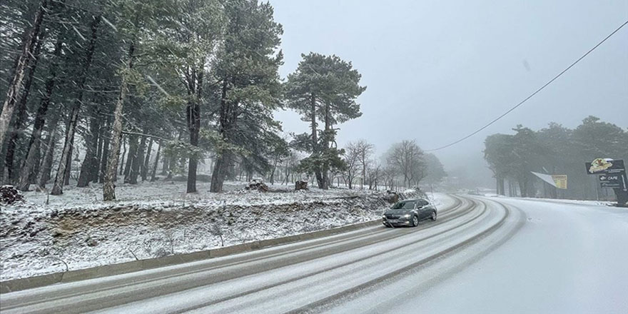 Uludağ ve Spil dağına nisan ayında kar yağdırıldı