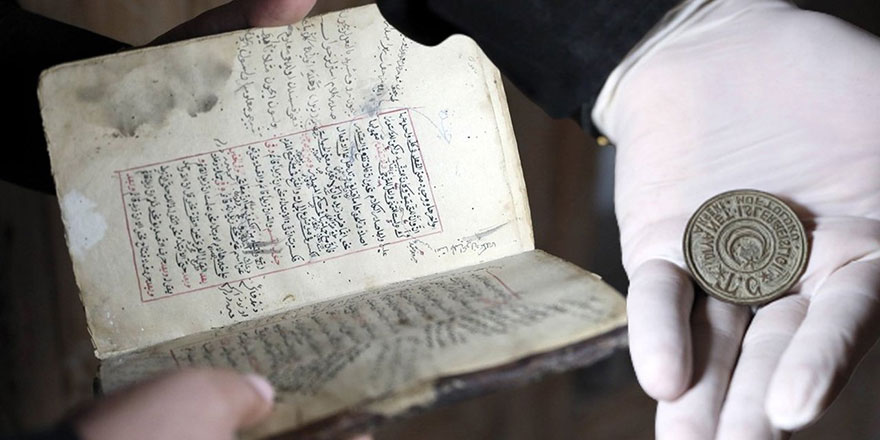 Said Nursi'nin 'oğlum' dediği Osman Yüksel Serdengeçti'nin evinde gizli bölme bulundu: İşte içinden çıkanlar