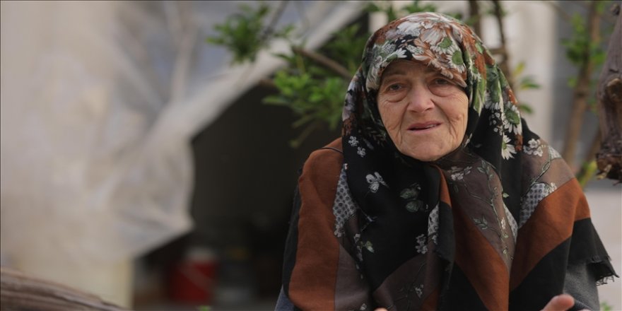Suriye'de 5 oğlunu savaşa kurban veren 85 yaşındaki kadının tek beklentisi, evine bir kapı