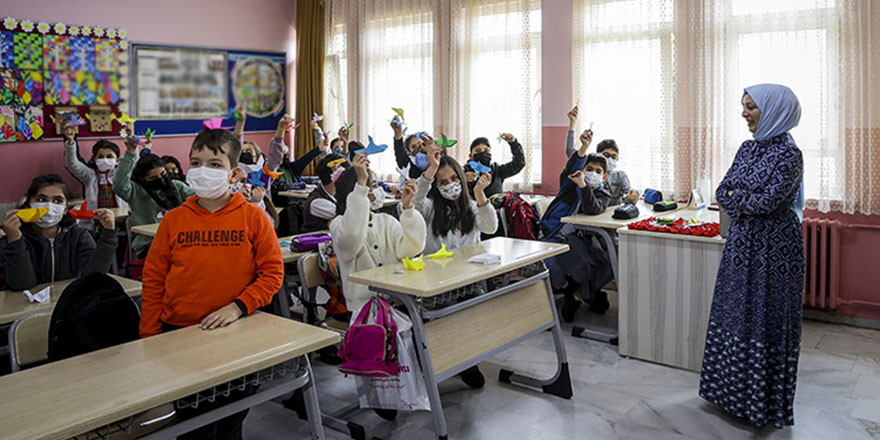 Din derslerini origami ile kalıcı hale getirdi