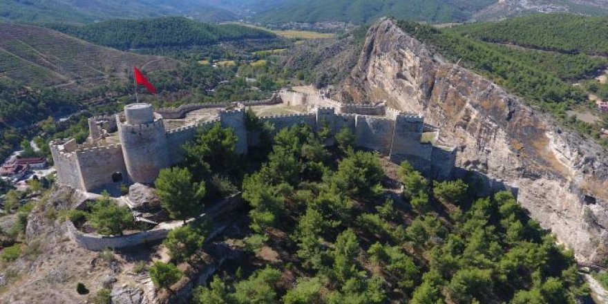 İhtişamını Osmanlı'dan alan Boyabat Kalesi