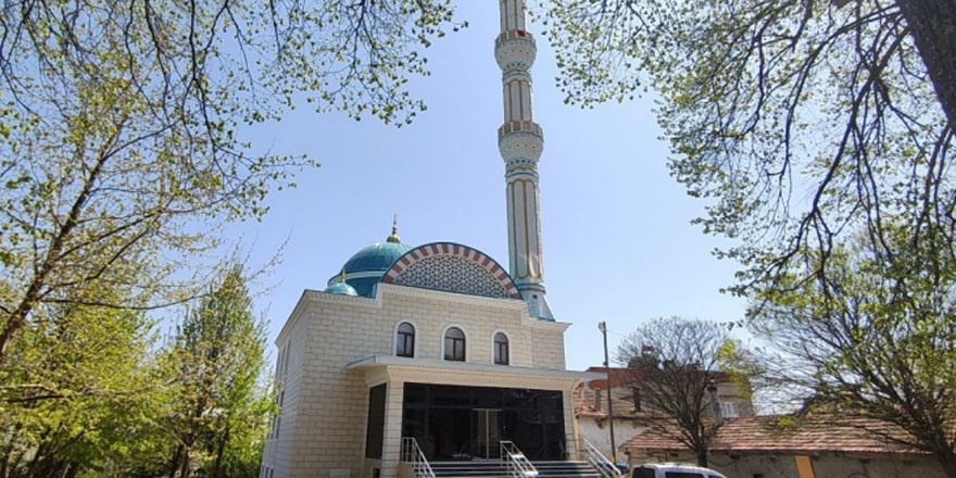 Kadınların ekmek yaparak yaptırdığı cami ibadete açıldı