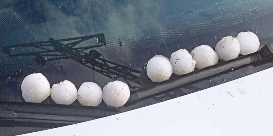 Adıyaman'da ceviz büyüklüğünde dolu yağdı