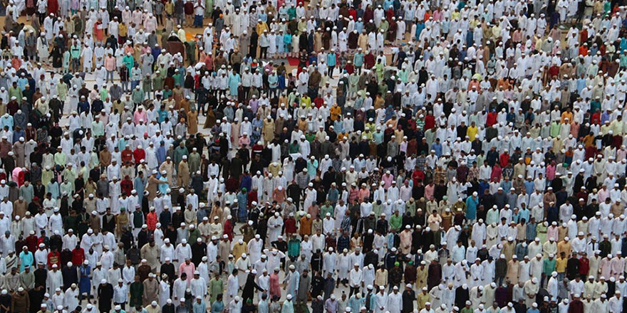 Hindistan Müslümanları bayram namazında buluştu