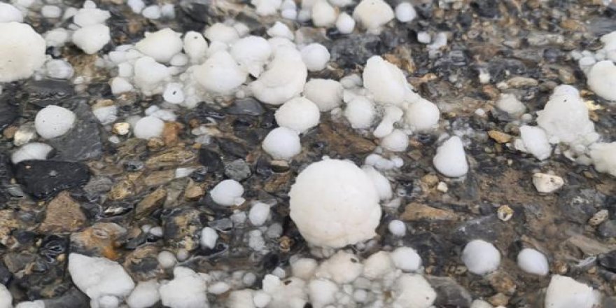 Hakkari’de ceviz büyüklüğünde dolu yağdı: 1 yaralı