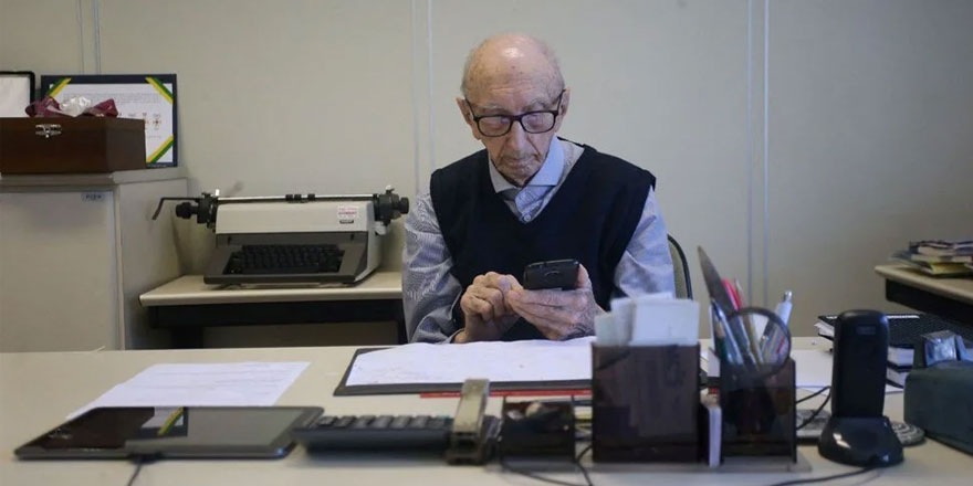 100 yaşında 84 yıldır aynı şirkette çalışıyor: Hevesli ve istekli bir öğrenciyim