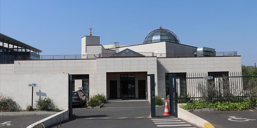 Fransa'nın 'çevre dostu' Massy Ulu Camisi