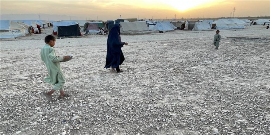 Taliban kadınlara 'örtünme' zorunluluğu getirdiğini duyurdu