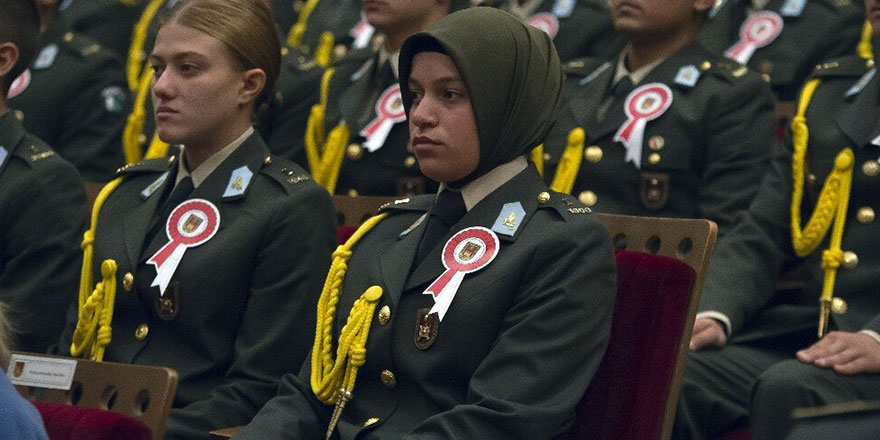Kadın askerlerin başörtüsünü TSK verecek