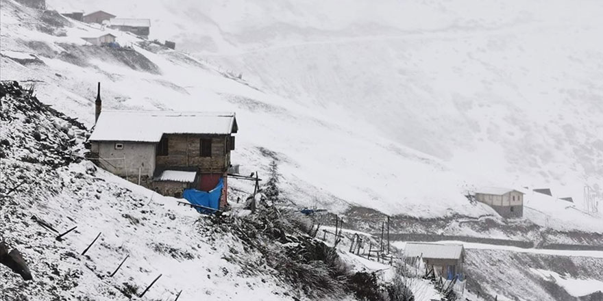 Kaçkarlar'a mayıs ayında kar yağdırıldı