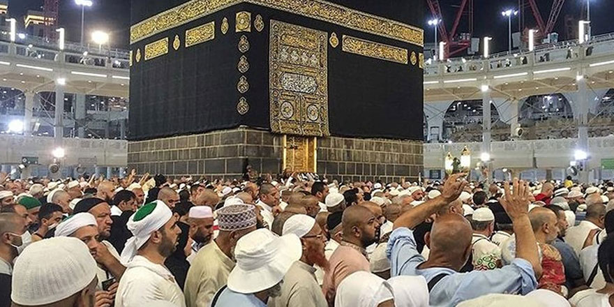 2 yıllık hasret sona erdi: Müslümanlar umre ibadeti için Kabe'de buluştu