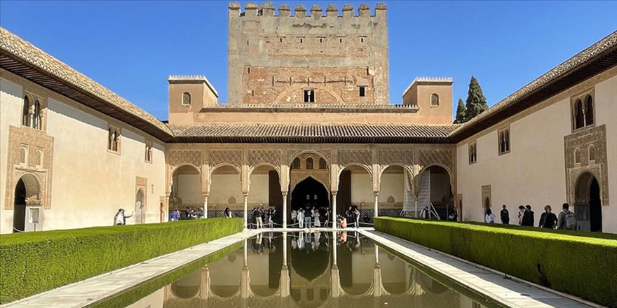 Endülüs'ün zarafet timsali sarayı: El Hamra