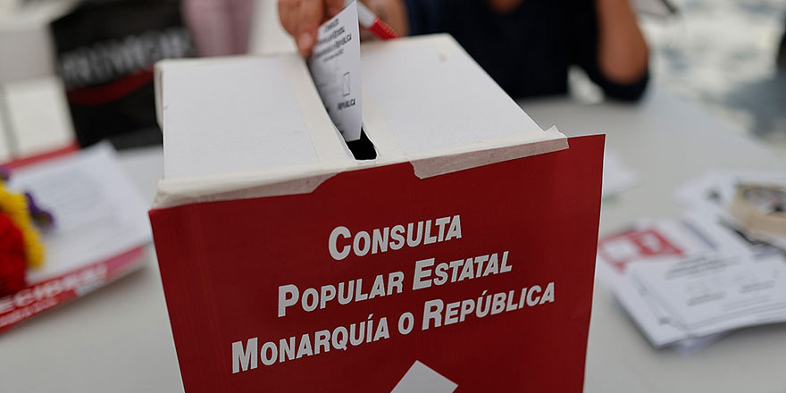 İspanya'da 'monarşi mi cumhuriyet mi' sorusuyla halk oylaması yapıldı