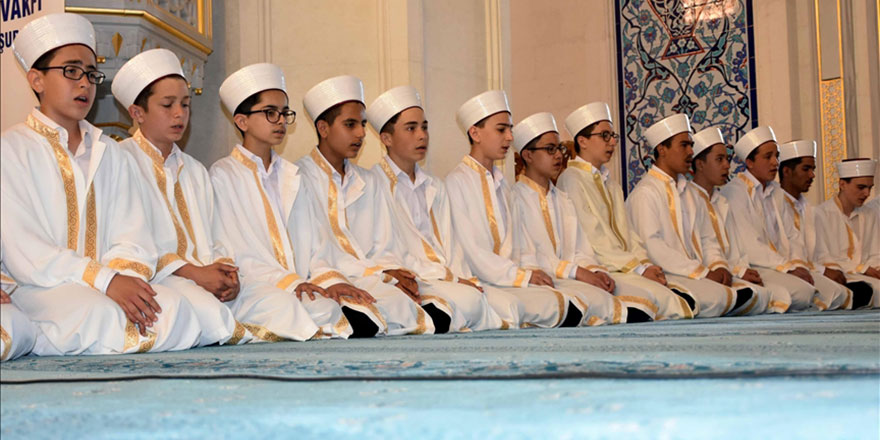 Kırıkkale'de hafızlık eğitimini tamamlayan 32 öğrenci icazet belgesi aldı