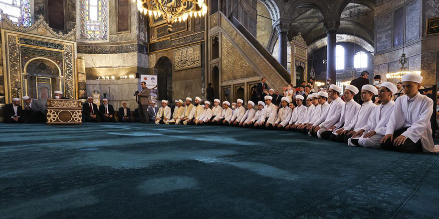 Hafızlıklarını tamamlayan 35 öğrenci Ayasofya-i Kebir Camii'nde icazet aldı