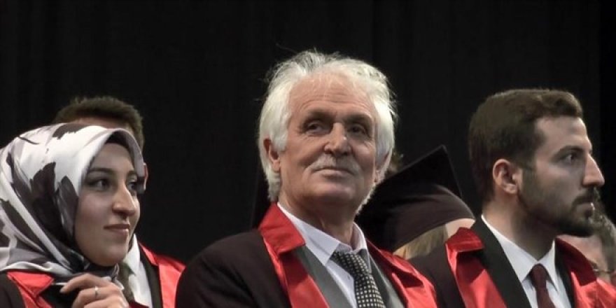 Emekli öğretmen 62 yaşında hayalindeki Hukuk Fakültesi'nden mezun oldu