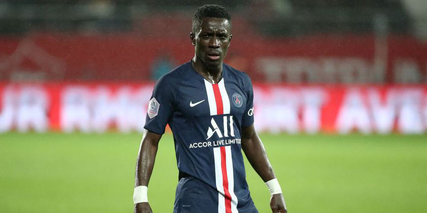 Müslüman futbolcu, sapıkların temsil edildiği formayı giymeyi reddetti