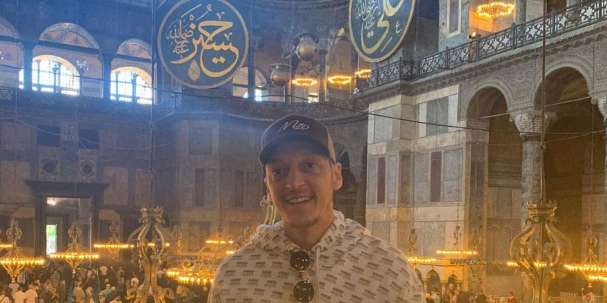 Mesut Özil'den Ayasofyalı cuma mesajı