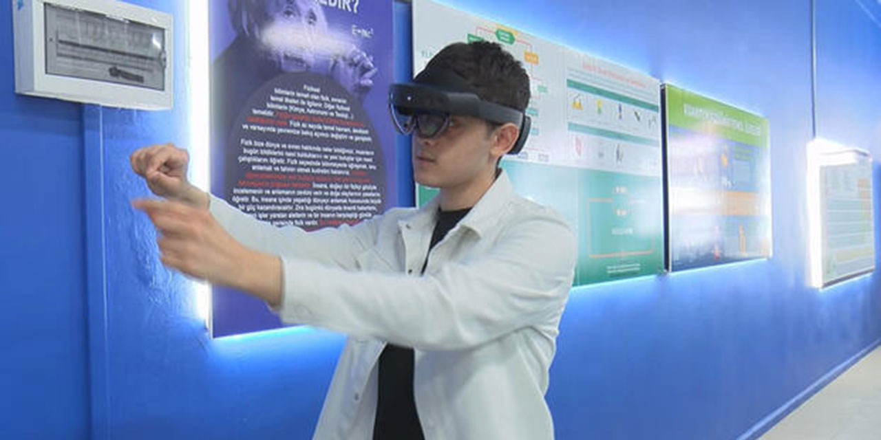 Lise öğrencisi Emirhan, cerrahlara yön gösteren projesi ile dünya birincisi oldu