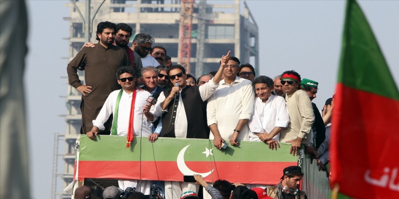 Eski Pakistan Başbakan Han, şiddeti önlemek için İslamabad yürüyüşünü iptal etti