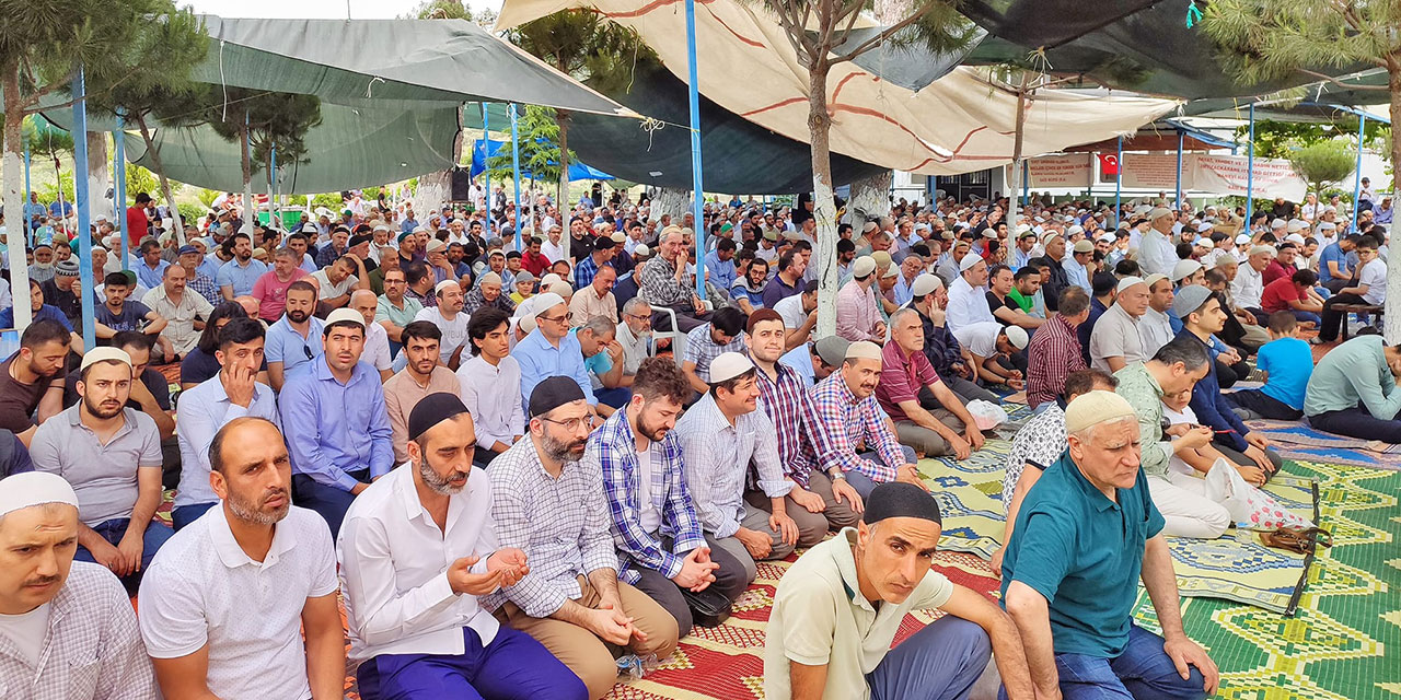 Nur talebeleri Çamlık Mevlidi'nde hasret giderdi