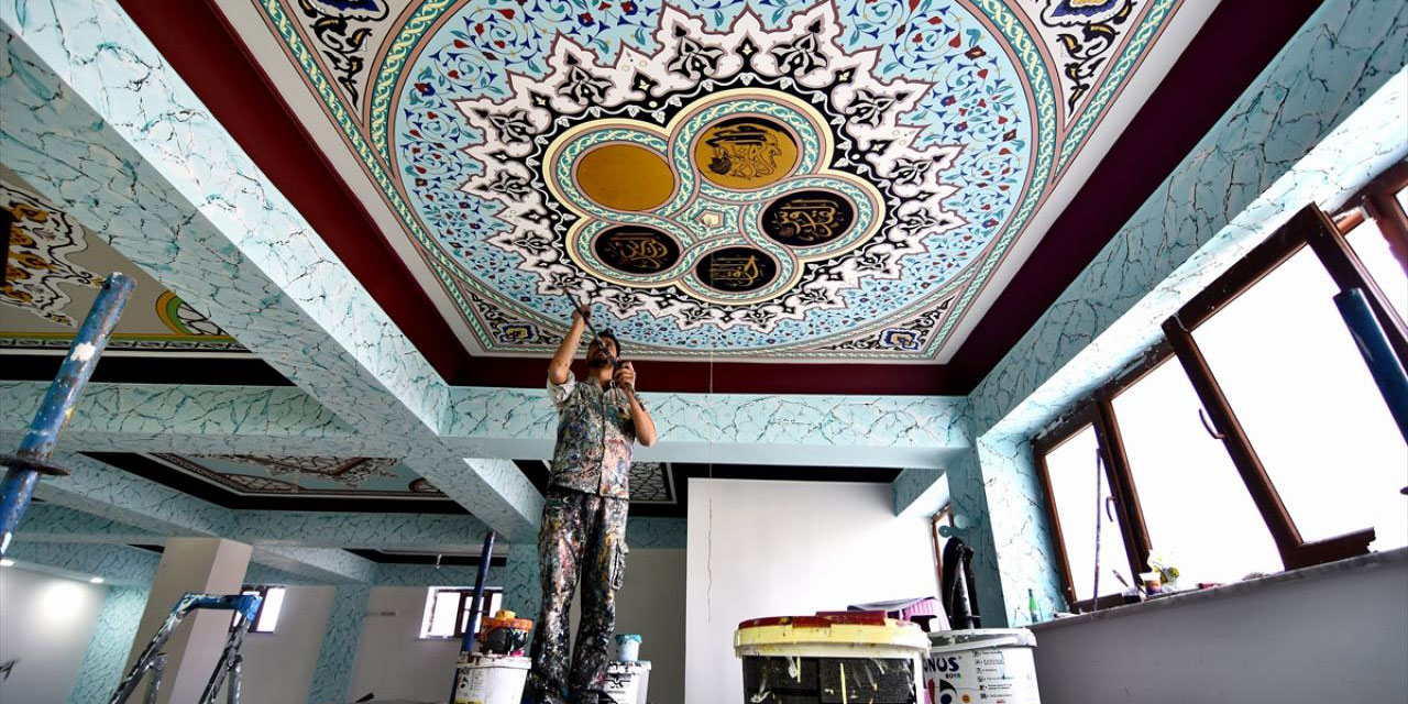 Camileri Selçuklu ve Osmanlı motifleriyle dantel gibi işliyor