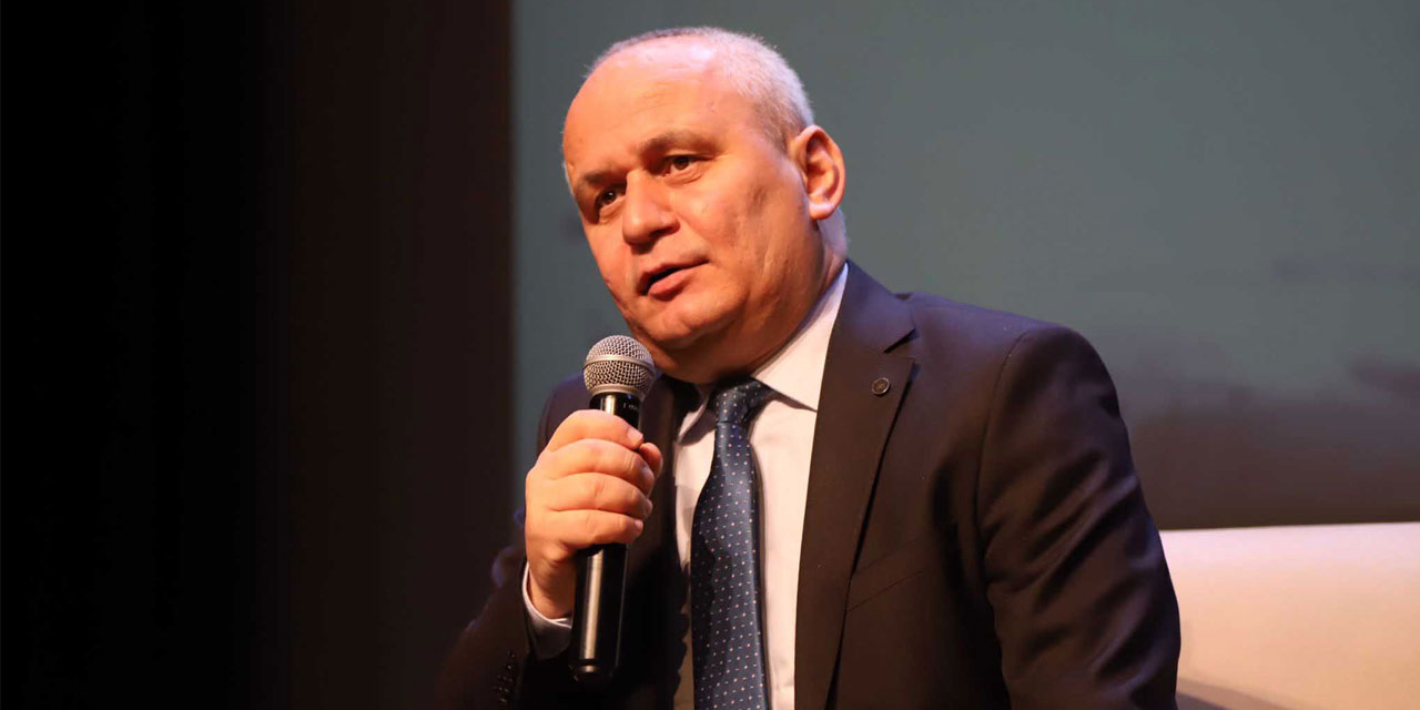 Atatürkçü ilahiyatçı böyle olur: Allah olsaydı inanmazdım, olmadığı için inanıyorum!