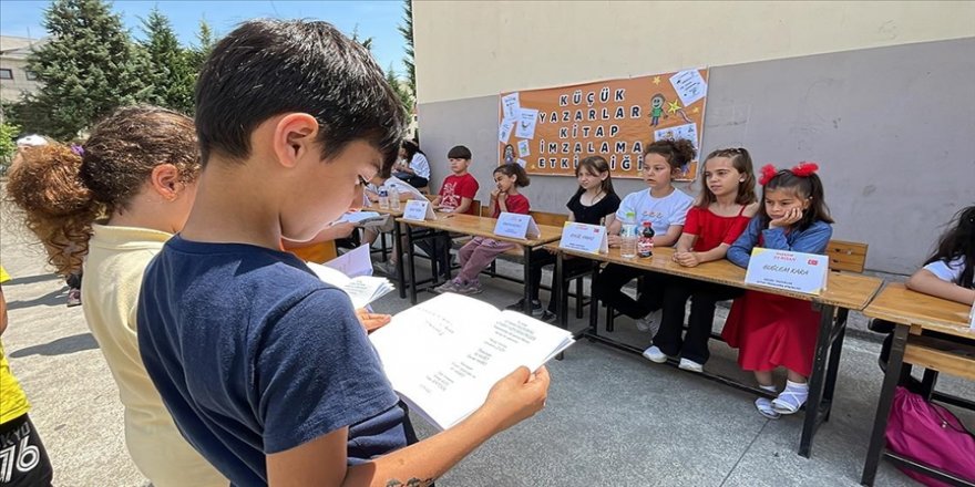 Hikaye yazan ilkokul öğrencileri, akranlarının ufkunu açıyor
