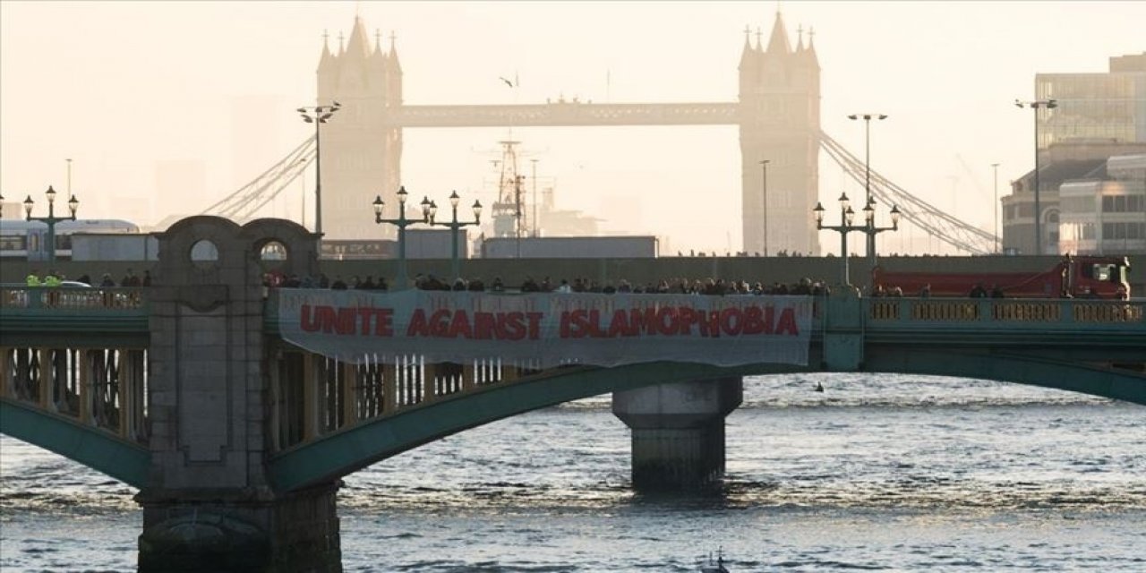 İngiltere'de 10 Müslüman'dan 7'si iş yerinde İslamofobik davranışa maruz kalıyor