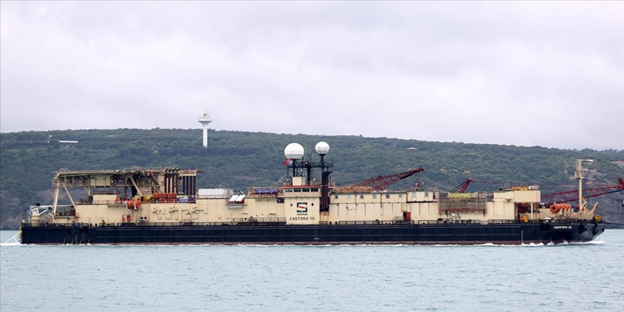 Karadeniz gazını karaya taşıyacak borular denize iniyor