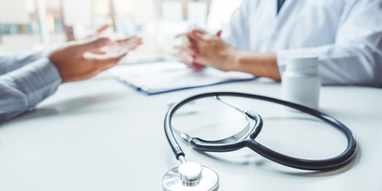 Gece çalışıp gündüz üniversite eğitimini sürdüren genç tıp diplomasına kavuştu