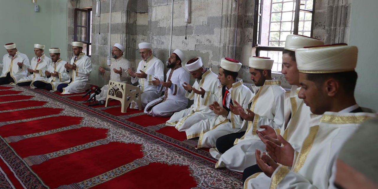 Tunceli'nin hafızları icazetlerini aldı