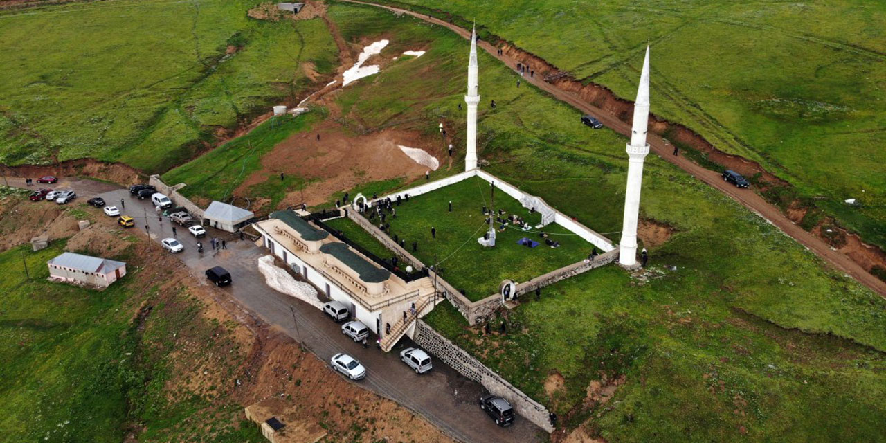 Üstü açık camide 561 yıldır cuma namazı kılınıyor