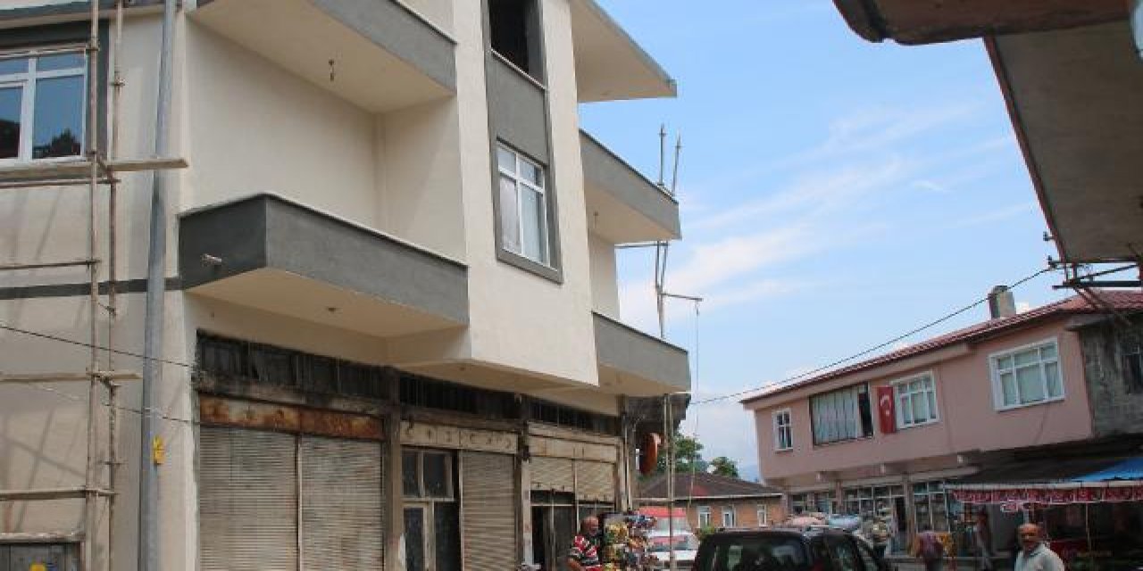Rize'de fıkra gibi olay: Balkonun kapısına duvar ördü