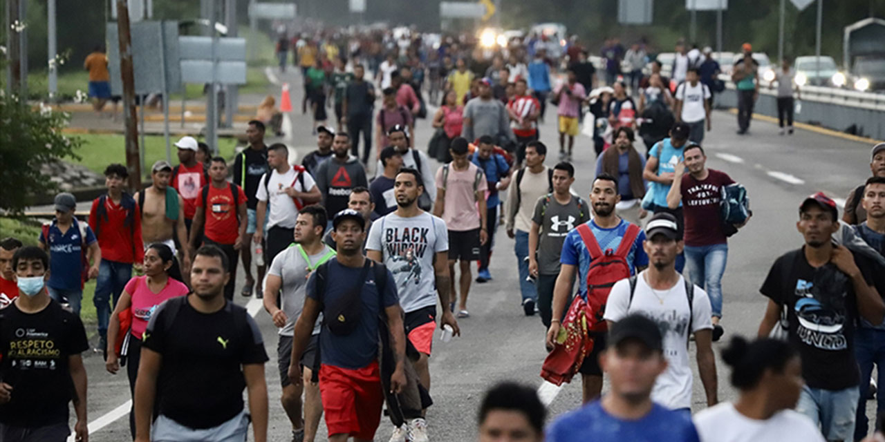 Meksika sınırından ABD'ye gitmek isteyen yeni göçmen konvoyu yola çıktı