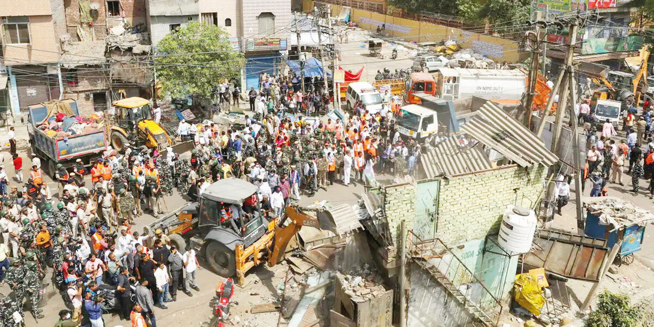 Hindistan'da İslam'a hakareti protesto eden Müslümanların evleri yıkıldı