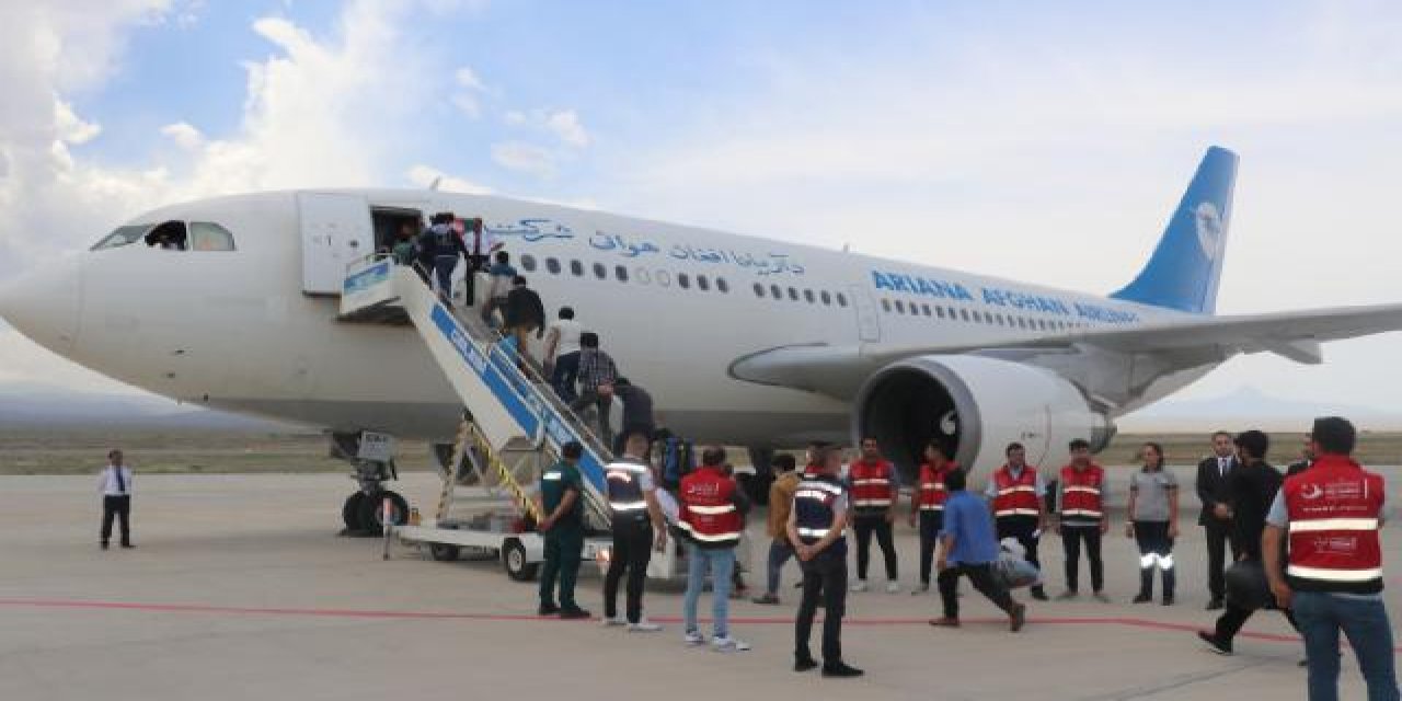 Iğdır'da 1237 düzensiz göçmen ülkelerine gönderildi