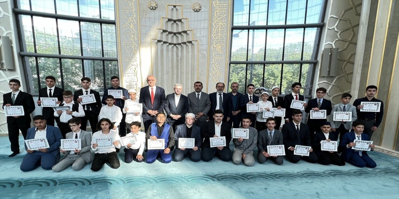 Almanya'da "en güzel ezan ve hutbe okuma yarışması" düzenlendi